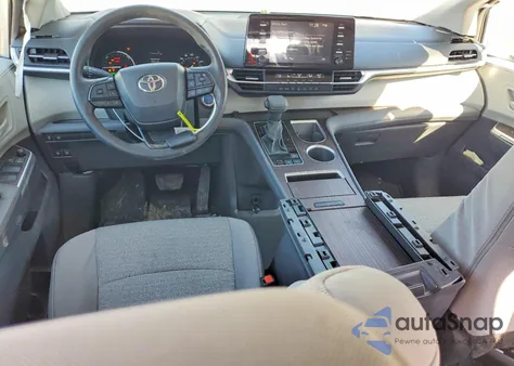 2024 Toyota Sienna Le z USA, uszkodzony, nr VIN 5TDKSKFC5RS120810